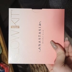 Glow sugar kit highlighter quad pallete